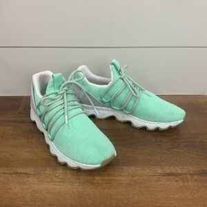 Sorel Women’s shoes tennis/running shoes mint color women’s size 10